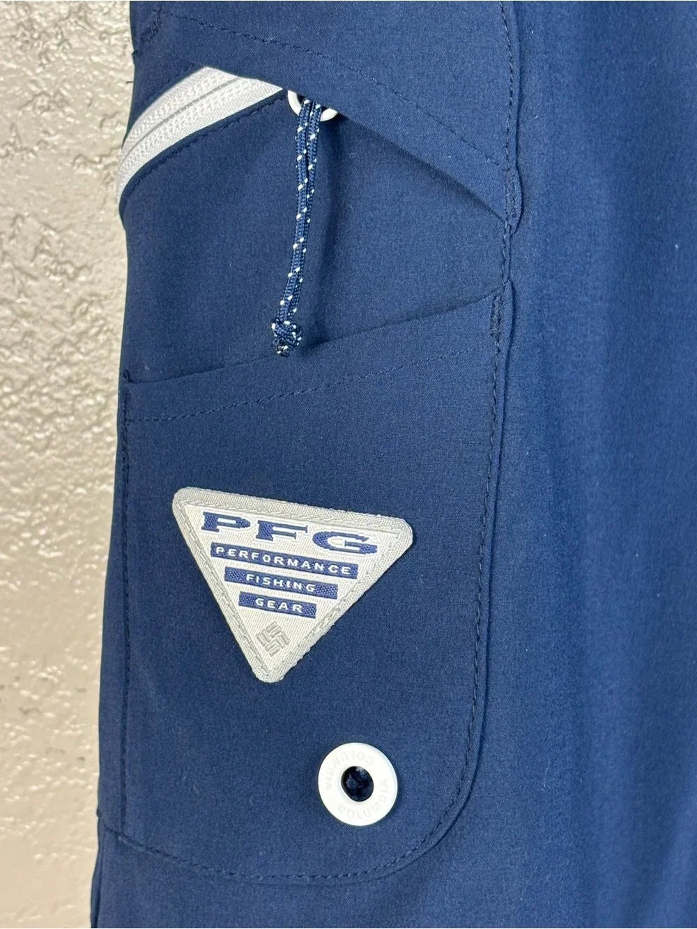 Columbia Navy Blue PFG Cargo Performance Shorts Fish Hike Camp 38”X10” Like New